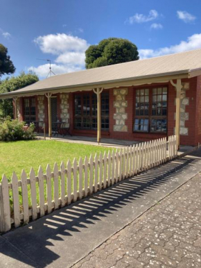 Captains Cottage - Pet Friendly Breakfast Included